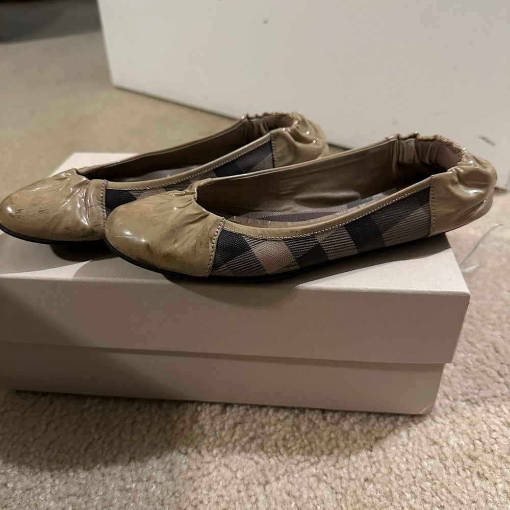 Burberry shoes size 6 very worn and scuffed etc